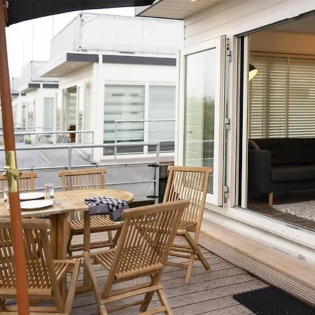 2 Bedroom Cozy Ship In Botel Aalsmeer