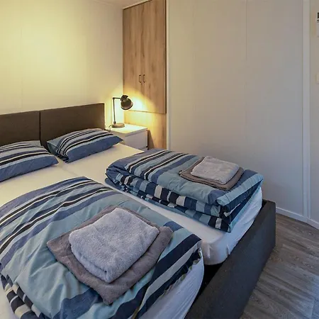 2 Bedroom Cozy Ship In *
