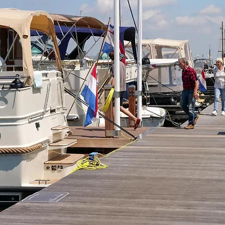 2 Bedroom Cozy Ship In Aalsmeer